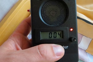 Radio load with a closed canopy