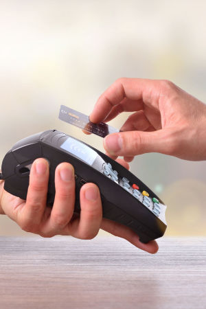 Contactless payment with RFID and NFC is modern and dangerous