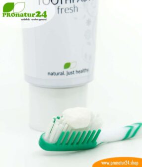 Toothpaste fresh. With a mineral brush and without fluorine / fluoride, without sugar * or artificial sweetener, without foaming surfactants and much more.