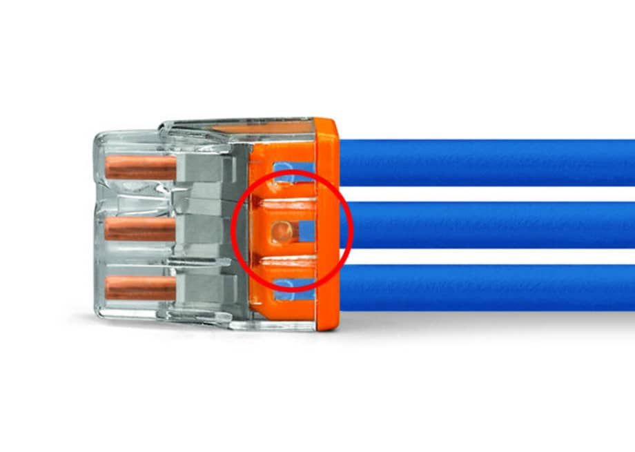 The transparent housing shows if conductors are fully inserted; within the colored base, a clear port shows if the conductor’s strip length is correct.